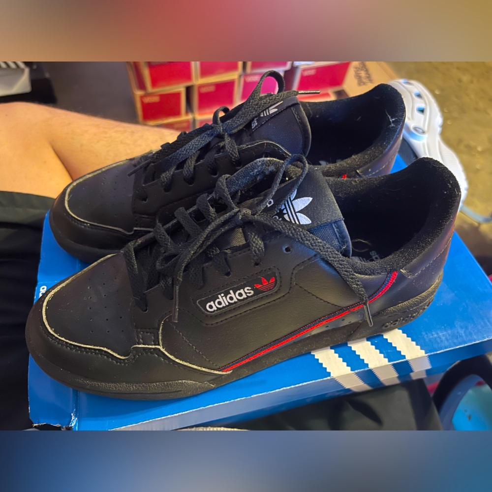 Adidas continental 80